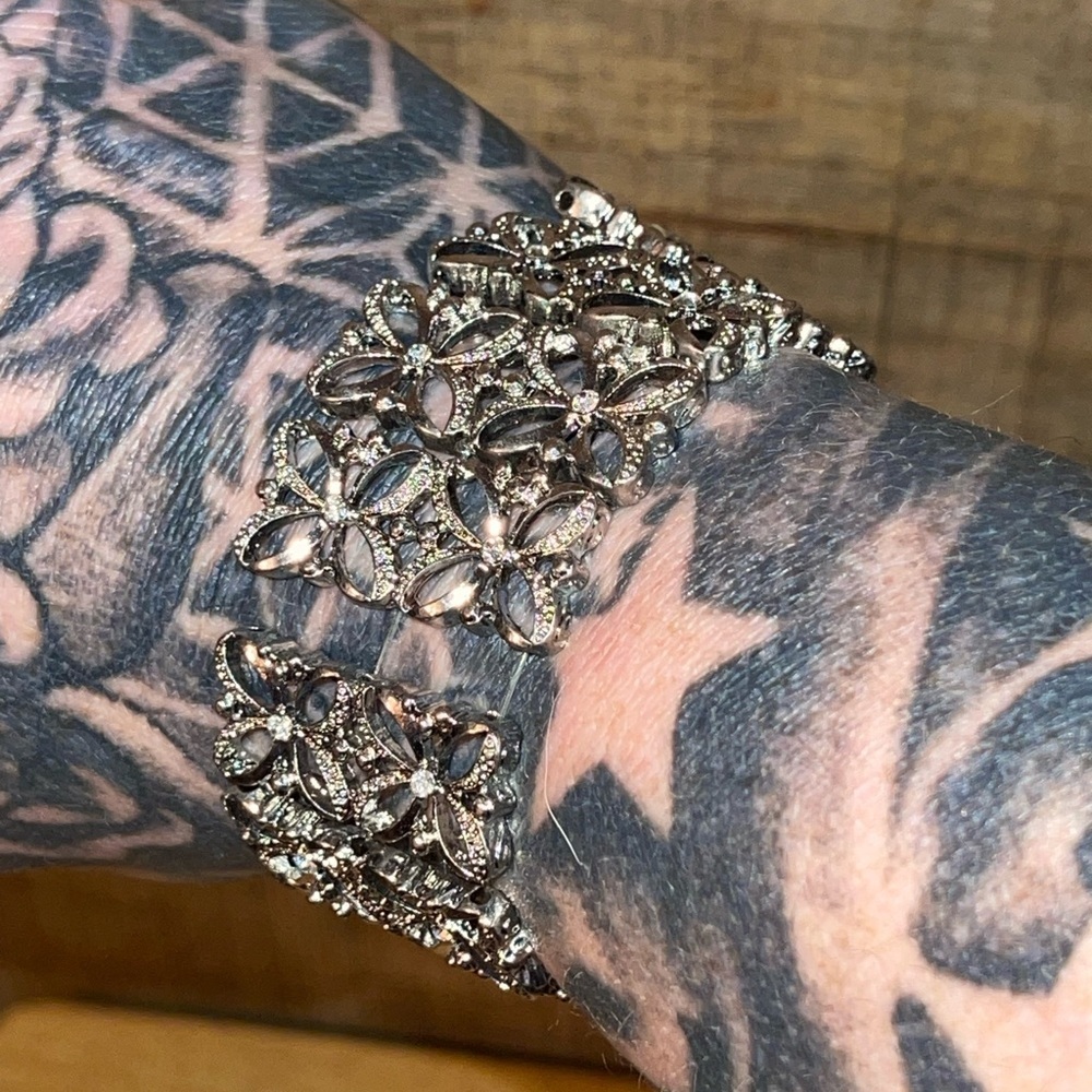 Unique silver with crystals flower bracelet - Picture 3 of 4